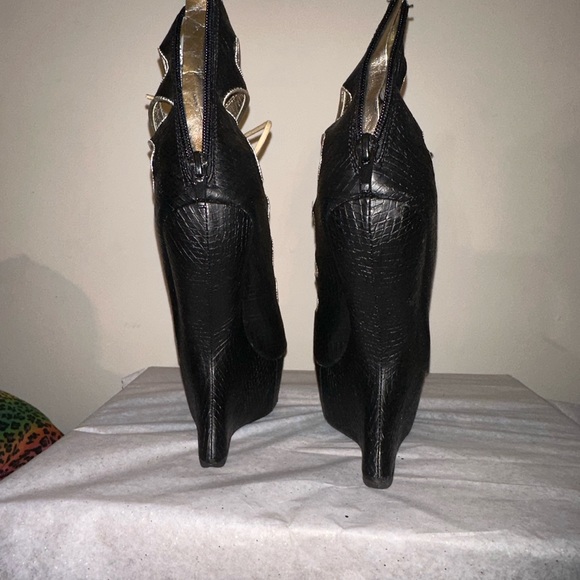 heels - Picture 3 of 4